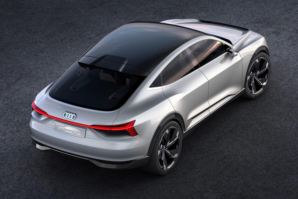 carro audi prata E-tron GT