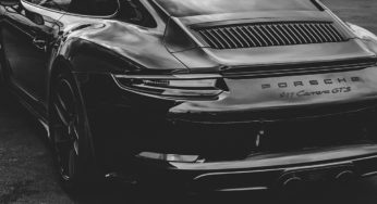 Navio afunda com carros de luxo a caminho do Brasil