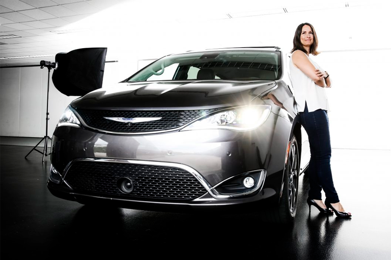 Irina Zavatski designer exterior da minivan Chrysler Pacifica