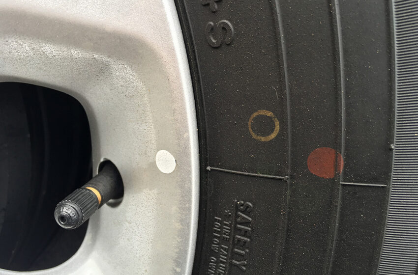  O que significam os pontos coloridos nos pneus?